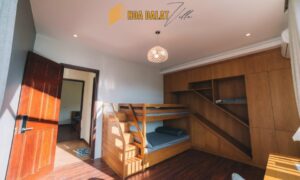 Phòng ngủ giường tầng ở villa HDL 04